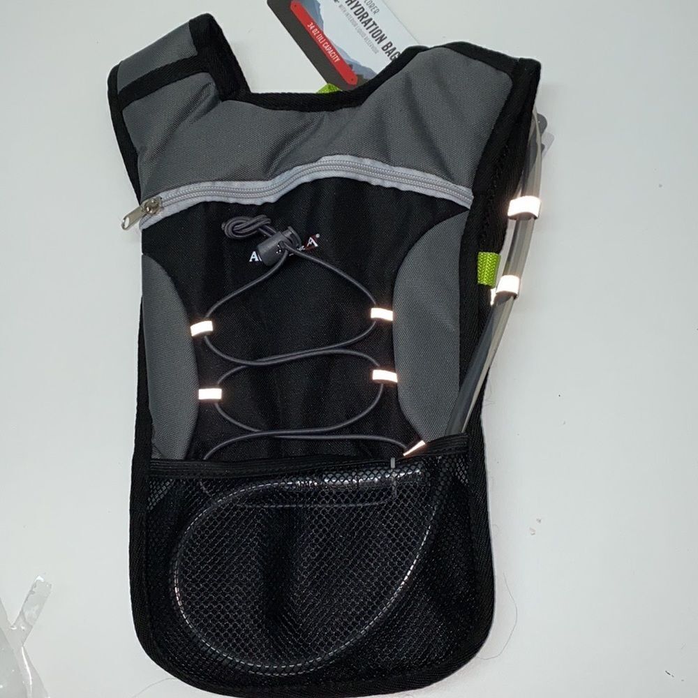 🔥EXPLORER
HYDRATION BAG
Avalanche® WITH INTERIOR LIQUID RESERVOIR 34 OZ (1L)
